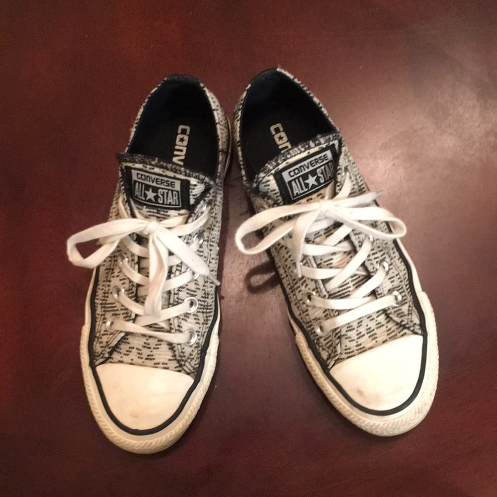 Women’s Converse size 6. In great used condition.